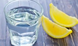 5 причин пить воду с лимоном по утрам